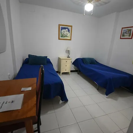 Torre De La Victoria Hostel *